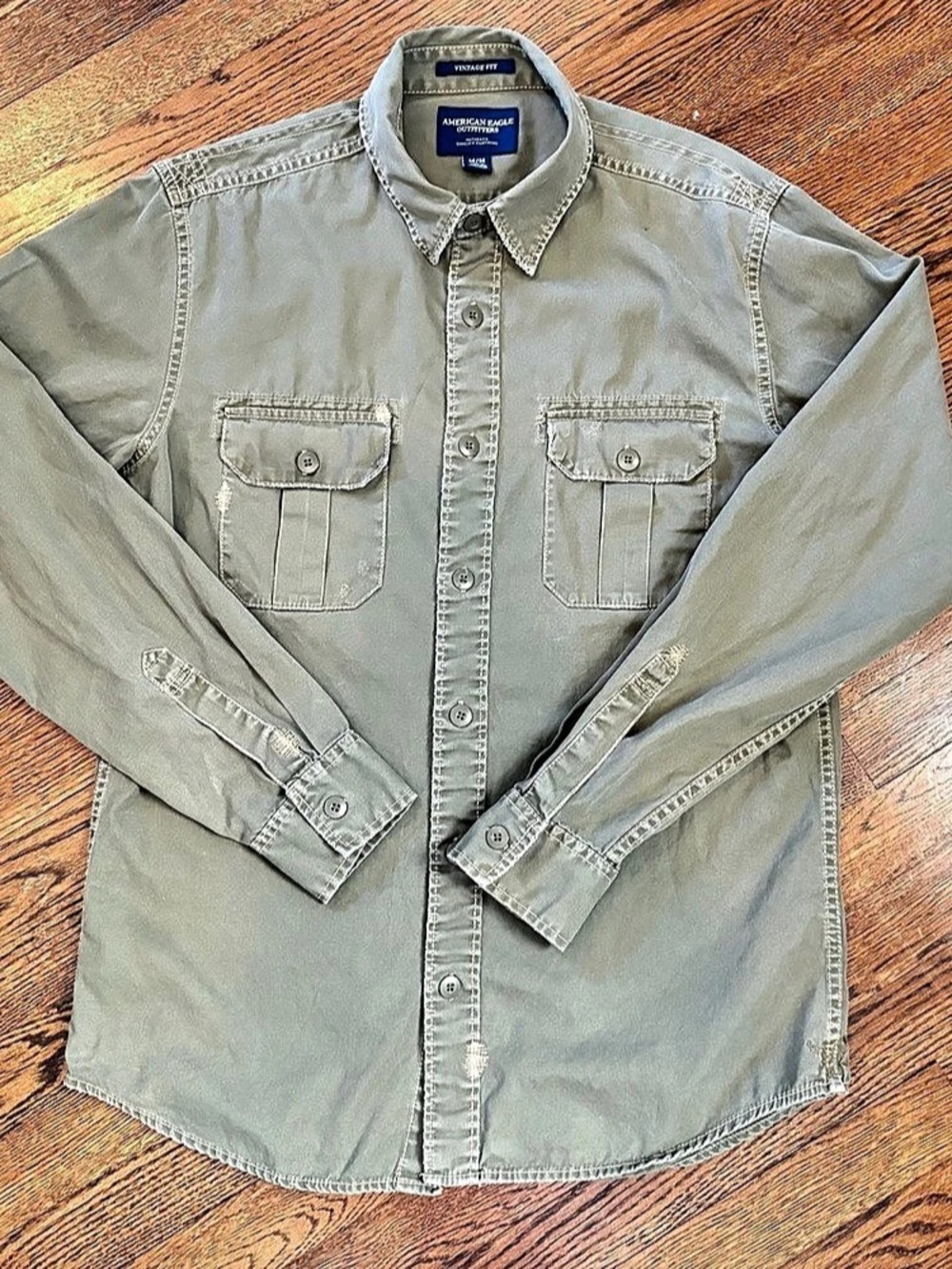 Men’s American Eagle Outfitters Vintage Fit Utility Distressed Shirt Size Medium